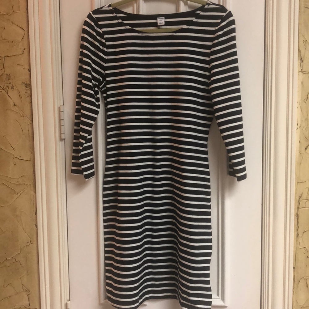 Slimming Old Navy Black & White Dress
